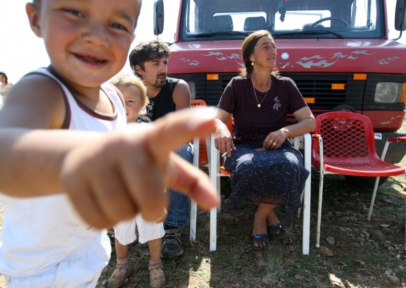 'U Škabrnji nisu živjeli ni Srbi ni Romi, pa neće ni sada!'