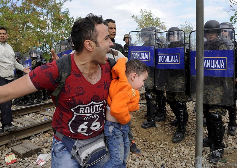 Istraga potvrdila: Makedonska policija tukla izbjeglice, pa i djecu