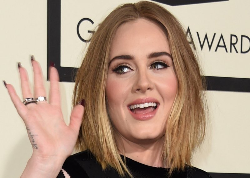 Adele je objavila naziv i točan datum izlaska novog albuma, ali i priznala kako je nakon razvoda 'jecala potpuno obuzeta tugom'
