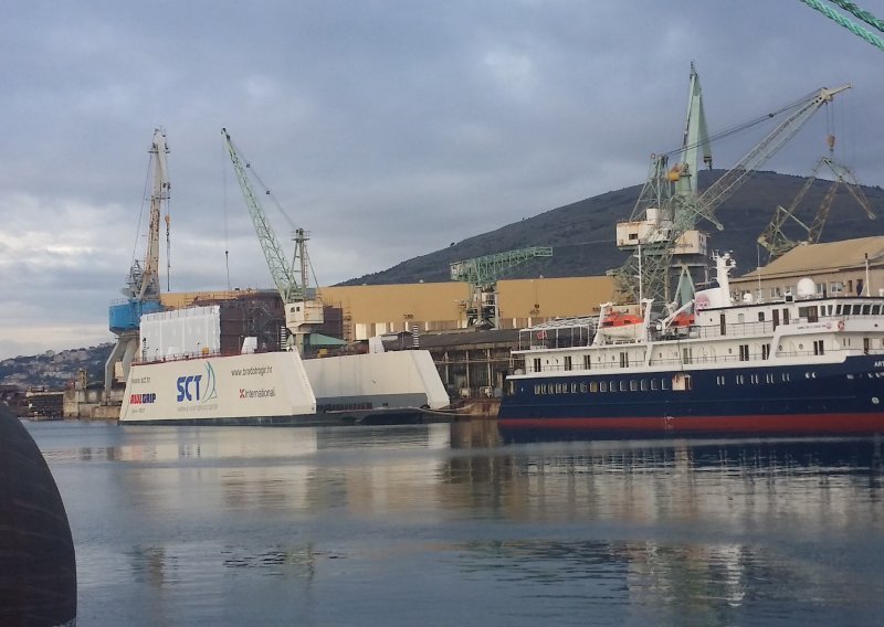 Brodotrogir pun posla, pogledajte gužvu u škveru