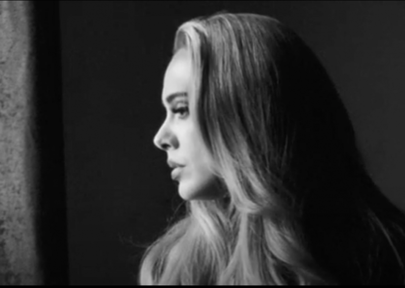 Adele nakon pet godina pauze objavila novi singl: U samo sedam sati spot je pogledalo više od 12 milijuna ljudi