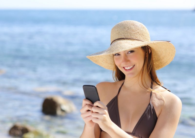 Kako sačuvati mobitel na plaži i bazenu
