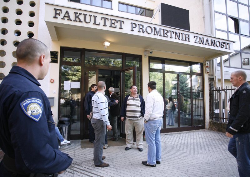 Profesori prisvojili zgradu Fakulteta