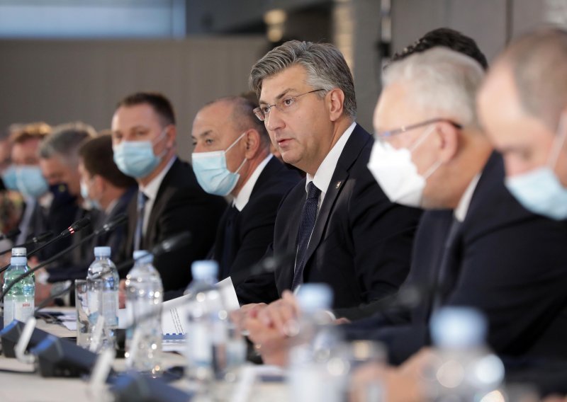 [FOTO] Plenković na sastanku sa županima: Dobro smo odgovorili na izazove proteklih mjeseci