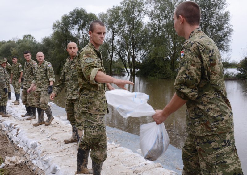 Ma kakav obavezni vojni rok, vraćaju omladinske radne akcije. Smijurija