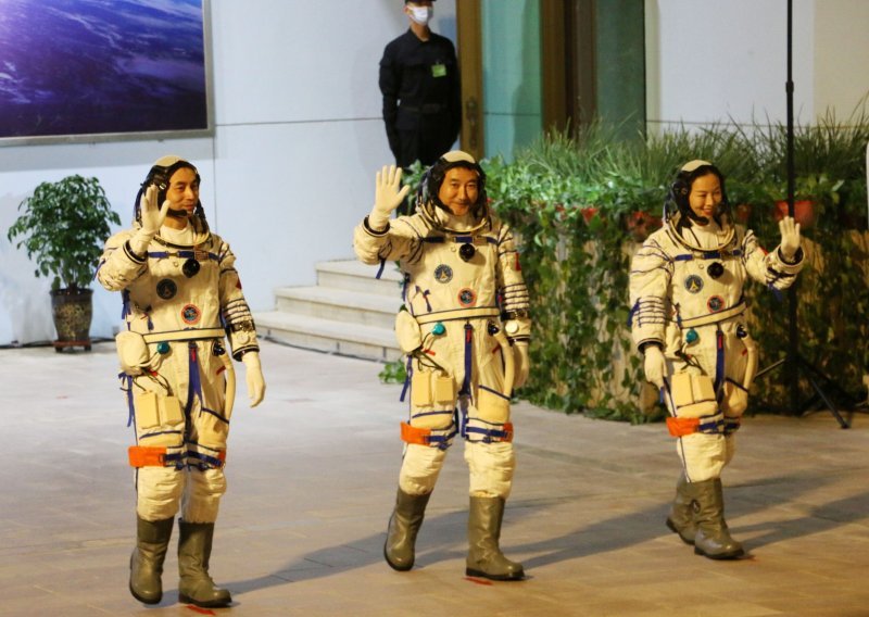 [VIDEO] Troje kineskih astronauta poletjeli prema svemirskoj postaji u izgradnji