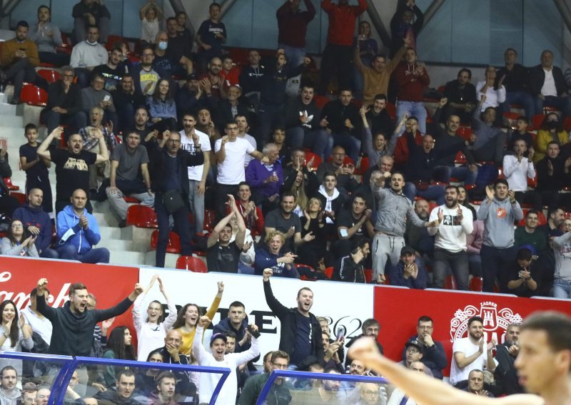 [VIDEO/FOTO] Bravo! Cibonini navijači pljeskom nagradili igrače Partizana, ovacijama dočekali Željka Obradovića i ispratili s parketa domaću momčad