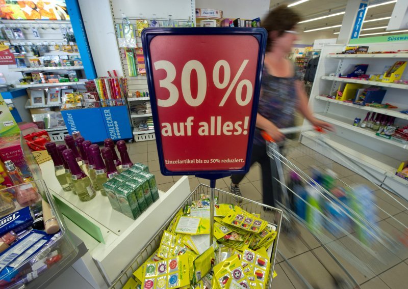 Inflacija i novi val covida 19 zabrinuli njemačke potrošače