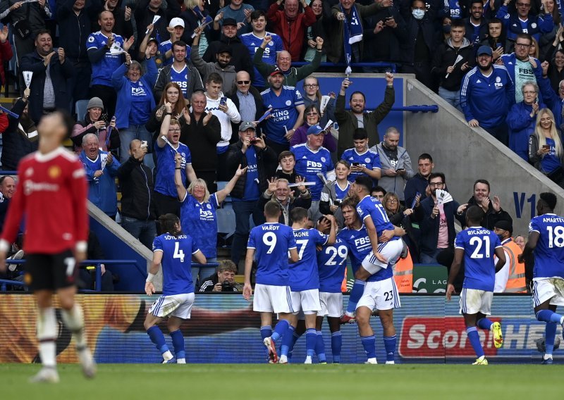 [FOTO] Leicester gubio od Manchester Uniteda, ali u ludoj završnici ipak iznenadio Vragove; Chelsea preuzeo vrh