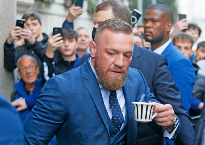 Conor McGregor opet šokirao: 'Paralizirala sam se, nemojte mu prilaziti niti tražiti autograme, jer to je nestabilna i opasna osoba'