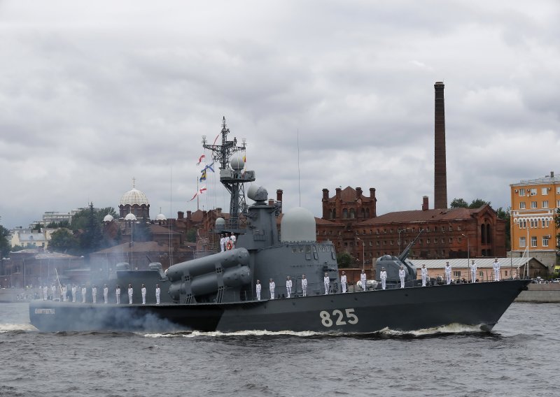 Brodovi kineske i ruske mornarice prošli japanskim tjesnacem Tsugaru