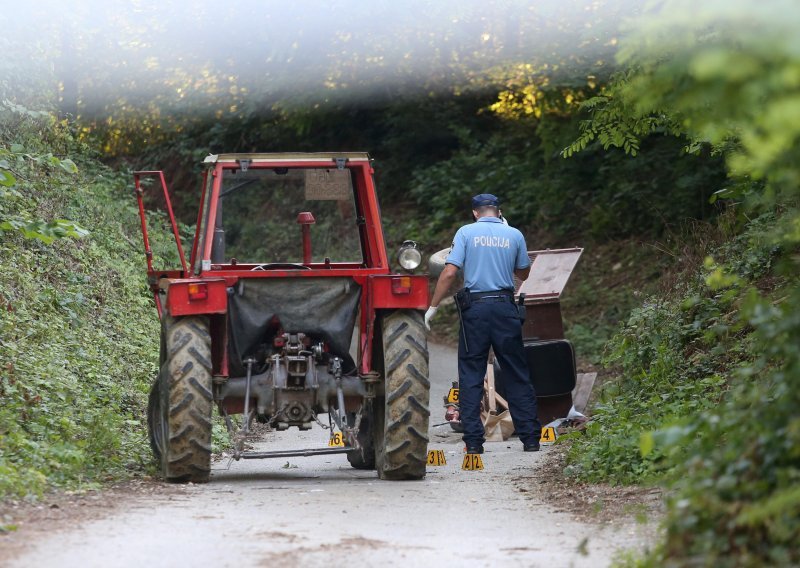 Bez osobne i vozačke, koju nikad nije dobio, mrtav pijan zatečen u prometu na traktoru; završio je 60 dana u zatvoru