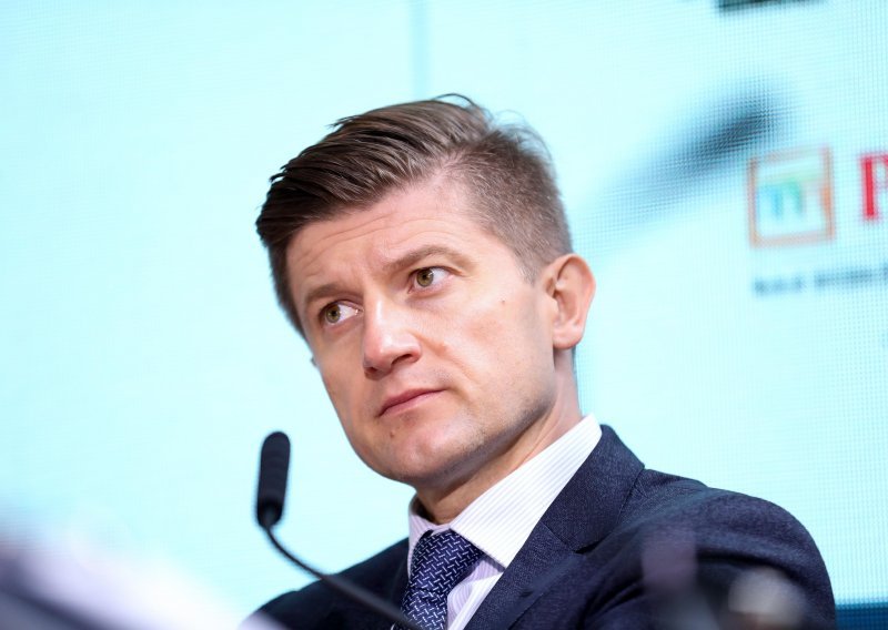 I ministar financija Zdravko Marić pozitivan na koronavirus, zarazio se od člana obitelji
