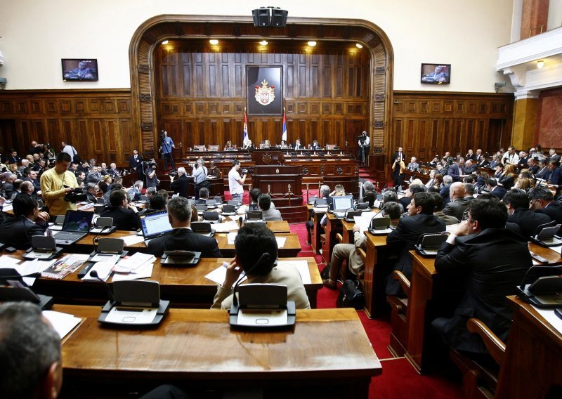 Srbijanski parlament raspravlja o zločinima nad Srbima