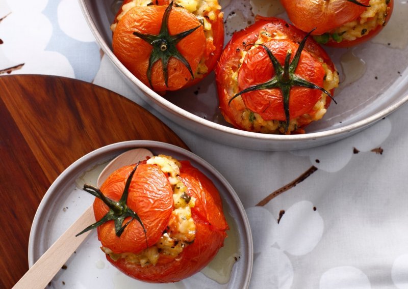 Tako ukusno, a tako lijepo: Punjene pečene rajčice oduševit će vas okusom, ali i izgledom