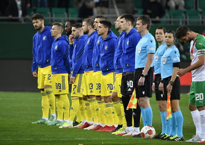 [FOTO] Nakon što je sviran početak utakmice u Beču i Dinamo se može pohvaliti s time podatkom; ovo će zauvijek ostati dio povijesti hrvatskog prvaka