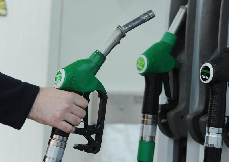 [FOTO] Uskoro bi s benzinskih crpki mogla nestati premium goriva. Istražili smo što to točno znači za vaš automobil