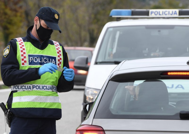 Požalili ste se doktorici na epizode teške depresije, a i dalje biste vozili? E ne može. A za sve je kriva teta tipkačica