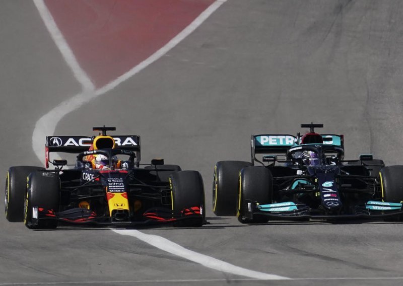 [FOTO] Max Verstappen brži od Lewisa Hamiltona u dramatičnoj završnici utrke u Teksasu; sad ima 12 bodova prednosti u borbi za titulu prvaka