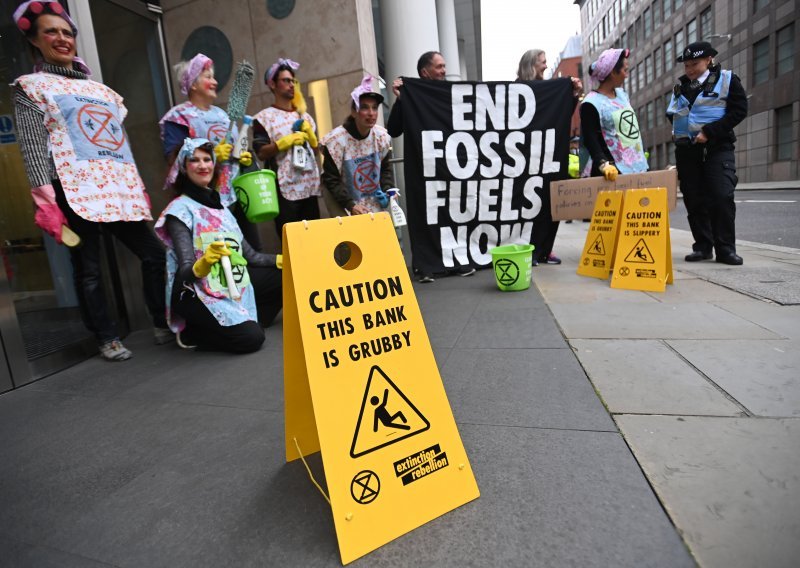 Najbogatiji ljudi na svijetu emitiraju daleko više štetnih plinova od siromašnih: Treba ih 'opaliti po džepu'