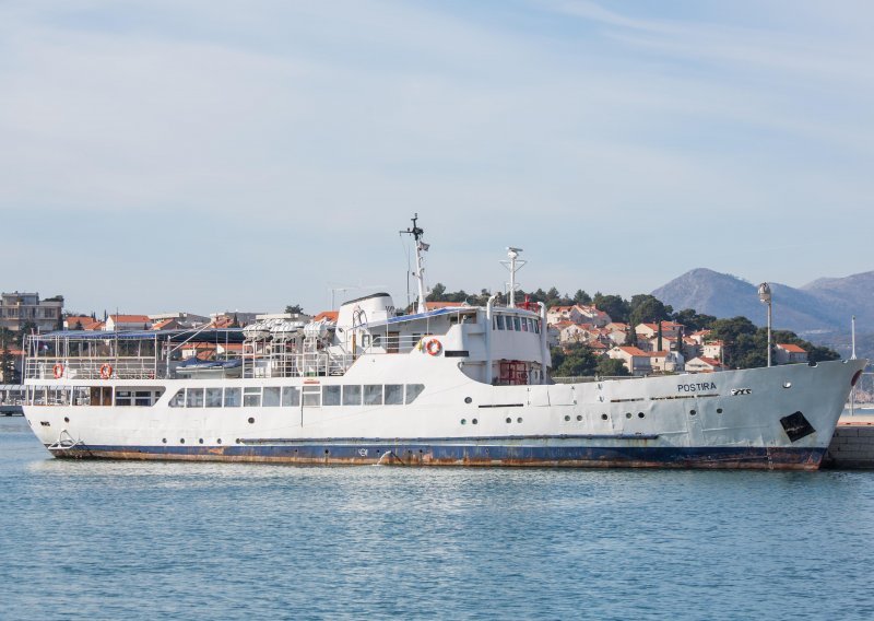 Brod 'Postira' nasukao se kod otoka Šipana, nema ozlijeđenih ni onečišćenja