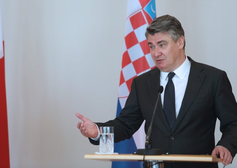 [VIDEO/FOTO] Milanović: Uvođenje eura nije sitnica, to je po svemu sudeći zauvijek odricanje od nacionalne valute. To se ne radi razdragana srca, nego hladne glave