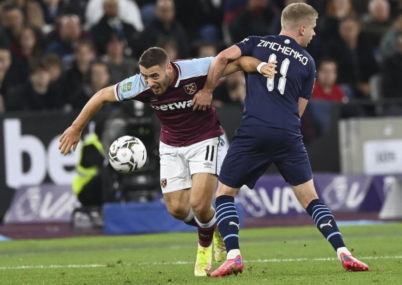 [FOTO] Nikola Vlašić i njegovi 'čekićari' nakon jedanaesteraca izbacili Manchester City iz Liga kupa