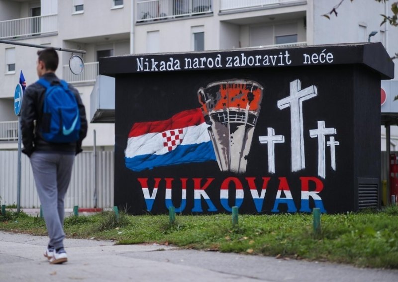 Bad Blue Boysi dali si truda i prekrasnim grafitima odali počast Vukovaru i svim hrvatskim žrtvama, a onda im ga prebojali i 'oduzeli'