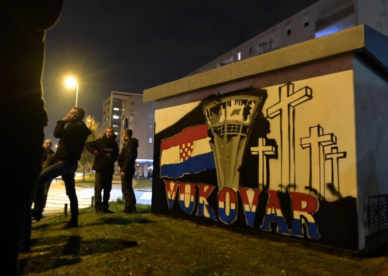 Što je važnije, bespravni mural ratnom zločincu na Laništu ili dug Zagreba od 8,2 milijarde kuna? Dileme nema