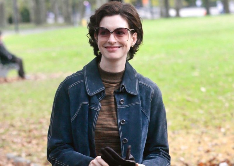 Anne Hathaway drastično je skratila dugu kosu, a njezin kovrčavi bob izgleda fantastično