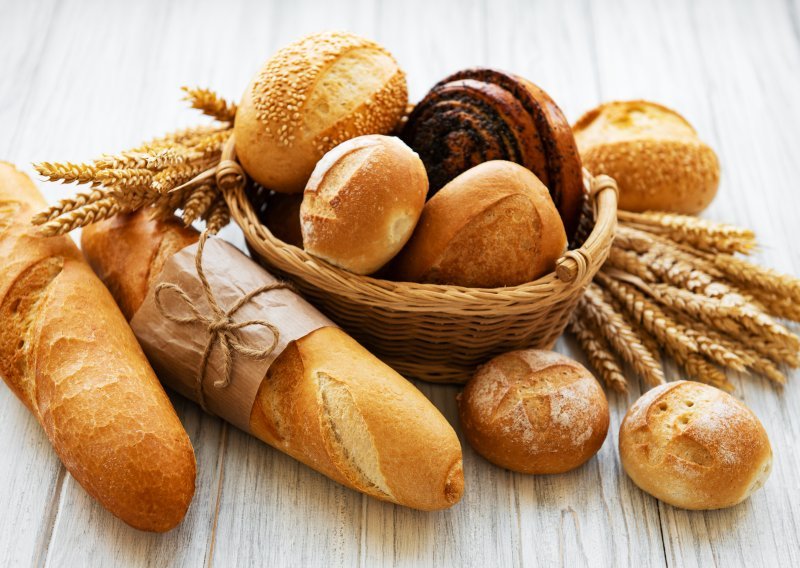 Preferirate jako pečeni kruh i krumpiriće? Nekoliko je razloga zašto to nije dobro za vaše zdravlje
