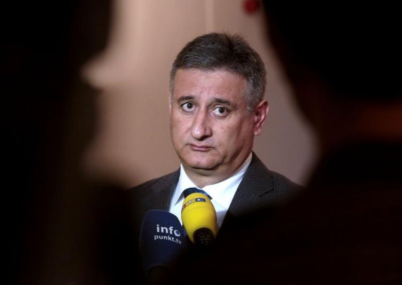 Karamarko oklijeva oko referenduma o ćirilici?