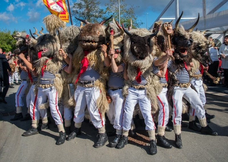 [FOTO] Svečanim polaganjem kamena temeljca započela je izgradnja 'Kuće halubajskega zvončara' u Viškovu. Doznali smo kako će izgledati muzejski postav i što o svemu misli najstariji zvončar u kraju