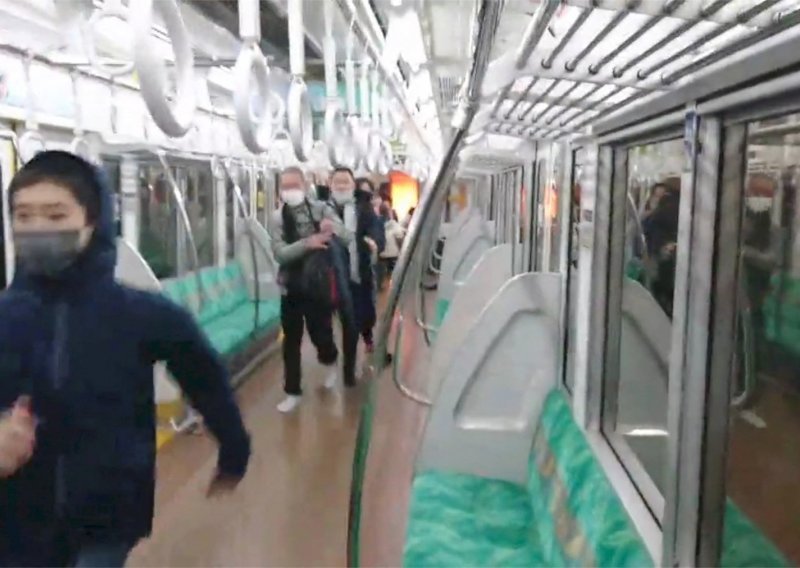 Odjeven u kostim Jokera nožem napao putnike u Tokiju, pa pokušao zapaliti vlak