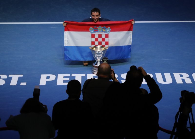 [FOTO] Marin Čilić 'zaprijetio' Goranu Ivaniševiću, a nakon pobjede u St. Peterburgu nije skrivao emocije i otkrio je kome poklanja ovaj naslov