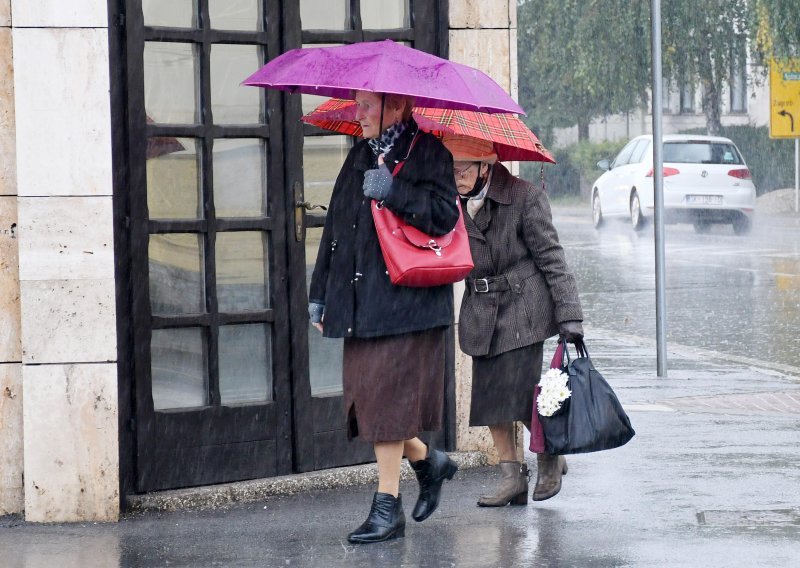 U ponedjeljak južina i sve češća kiša, na Jadranu i u gorju i obilnija. Evo što nas čeka do kraja tjedna