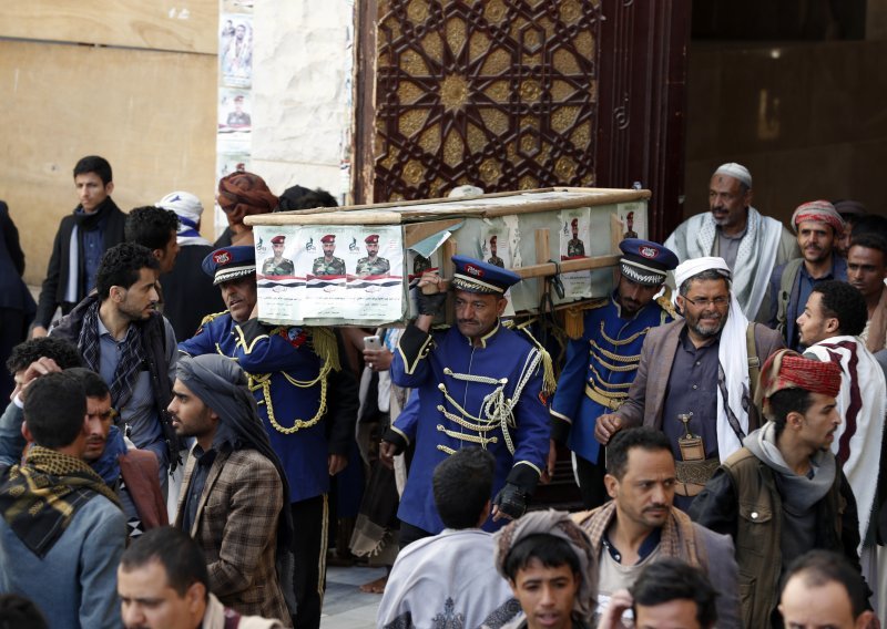 U Jemenu 29 poginulih i ozlijeđenih u napadu na džamiju i vjersku školu