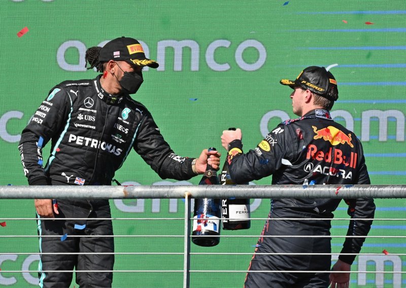 Lewis Hamilton se vratio u 'užasnu' prošlost, a usput je 'bocnuo' najvećeg rivala Maxa Verstappena: Ja onda nisam imao ono što on ima sada