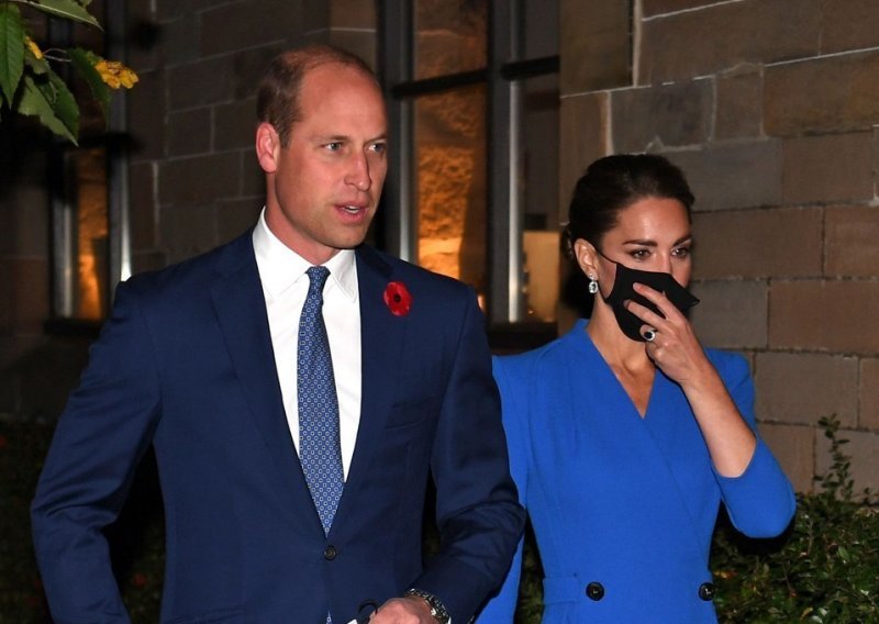 Ona baš nikada ne razočara: Kate Middleton oduševila je u plavoj haljini, a kod stajlinga je pazila na baš svaki detalj