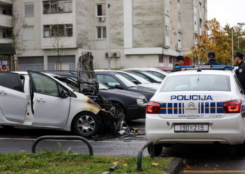 [FOTO/VIDEO] U Zagrebu došlo do zapaljenja automobila; dvaput je eksplodirao, a na sreću nitko nije ozlijeđen