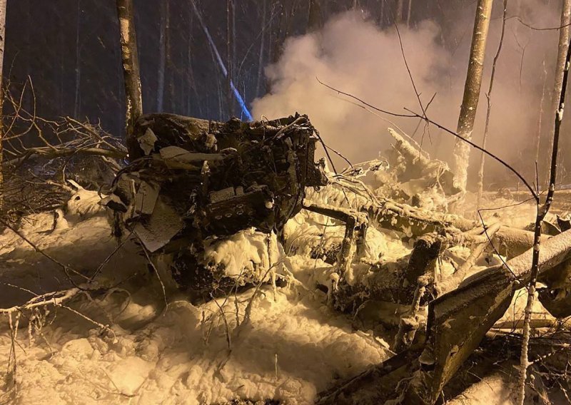 [FOTO] Ruski zrakoplov Antonov An-12 srušio se i zapalio u Sibiru