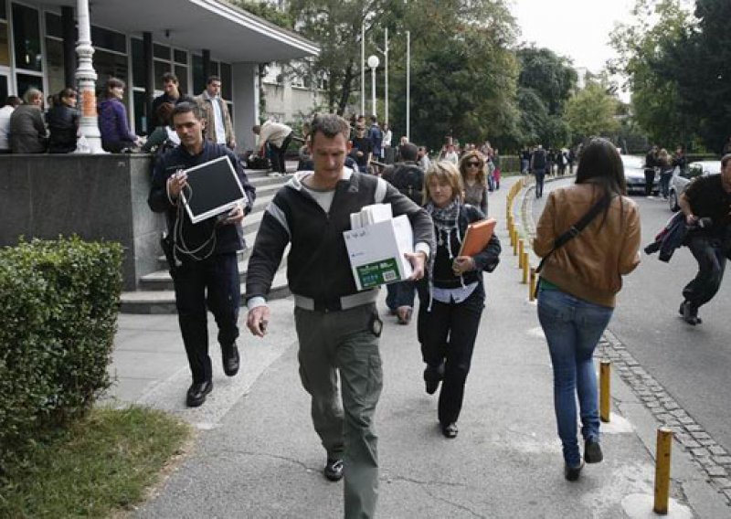 Posrednik studentici: 'Oš dat p...e, znam da je imaš?'