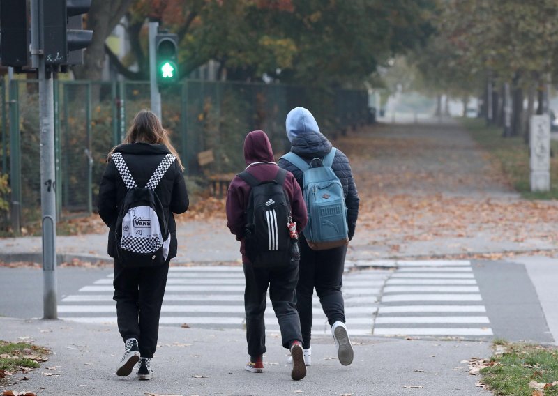 Dio učenika iz Like ostaje na nastavi na daljinu; evo koji će u školu