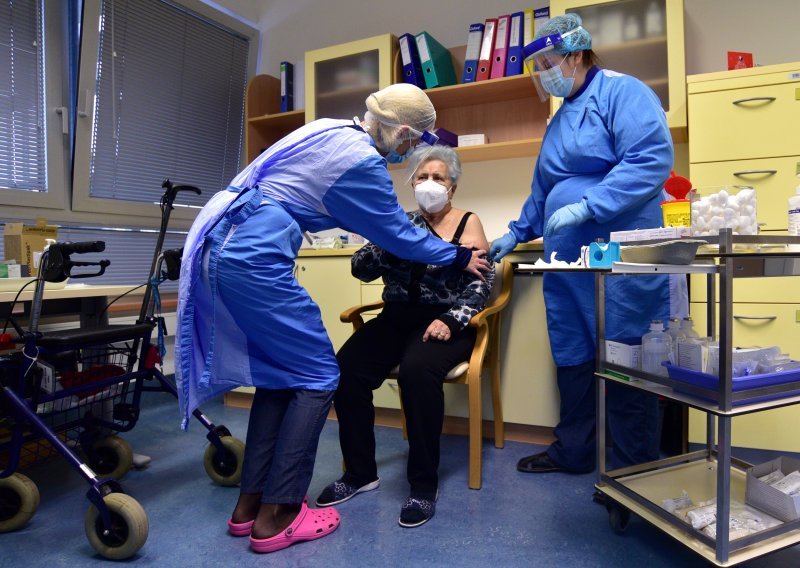 Bolnice u Sloveniji se i dalje pune premda broj novozaraženih usporava