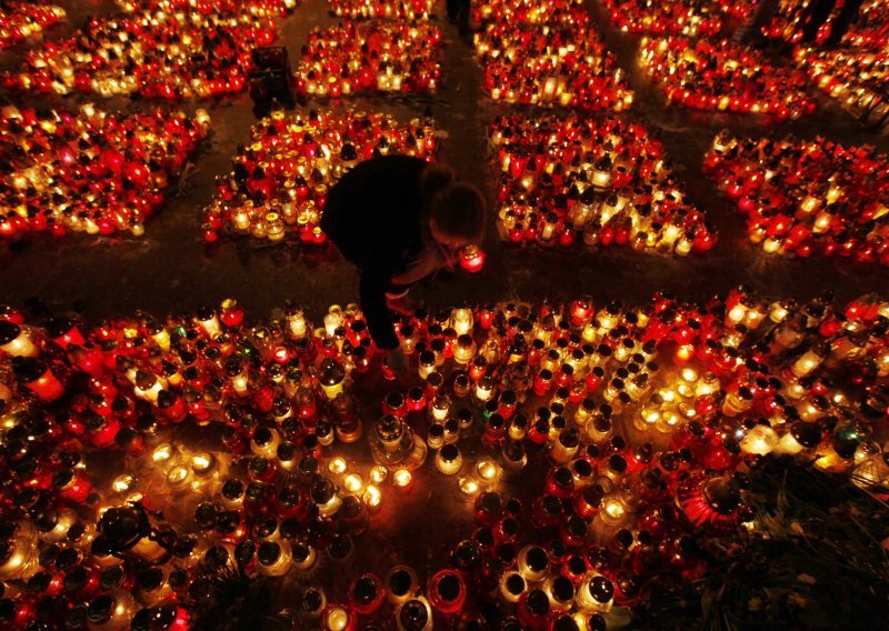 Njemački Dan žalosti (Volkstrauertag) u Zagrebu, Splitu i Valpovu