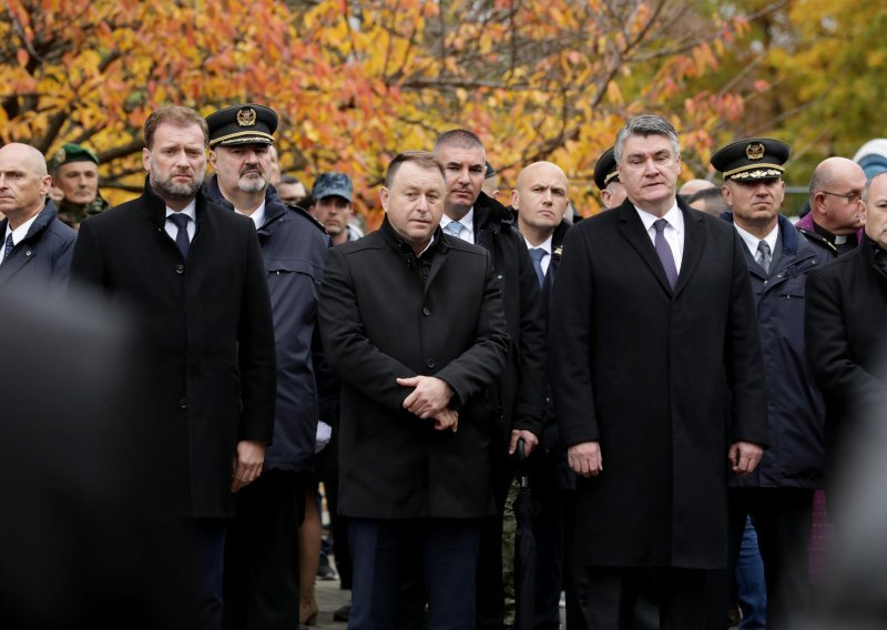 Milanović, Plenković i Banožić danas sjedaju za stol, jedna od tema će biti kako predsjednik koristi vojne helikoptere i brodove