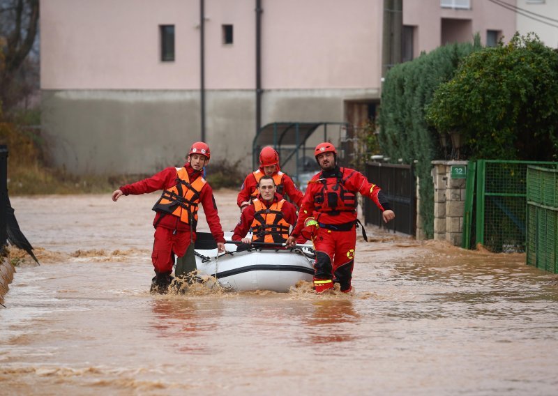 [FOTO] Stanje u BiH nakon poplava stabilnije, no plimni val putuje prema sjeveru