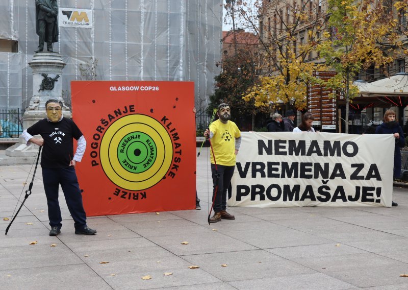 [FOTO/VIDEO] Zelena akcija: Premijer i ministar Ćorić opet su promašili klimatske ciljeve, politiku temelje na još 12 godina uvoznog ugljena