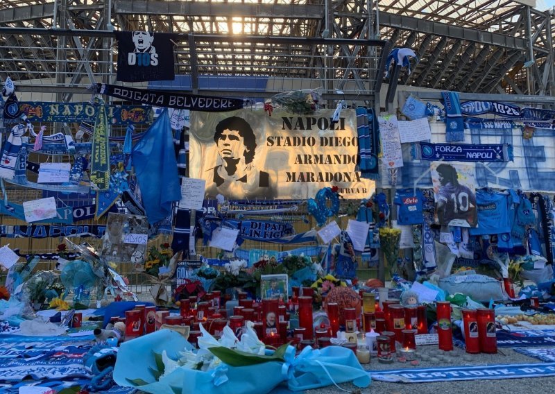 Napulj ne zaboravlja svojeg Diega Armanda Maradonu; Napolijevi igrači na zanimljiv način obilježit će godišnjicu smrti, a sve ima i humanitarnu notu