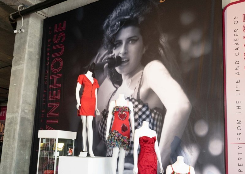 Gotovo 800 osobnih predmeta Amy Winehouse našlo se na dražbi na Beverly Hillsu